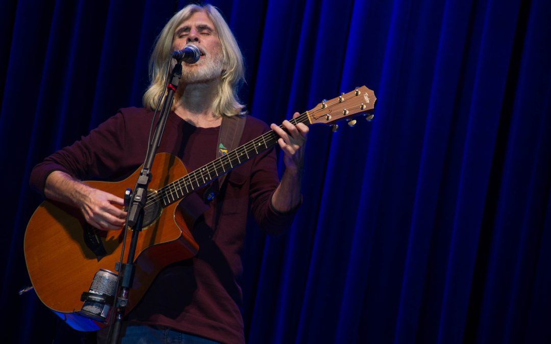 Oswaldo Montenegro apresenta “Serenata” em Campinas.