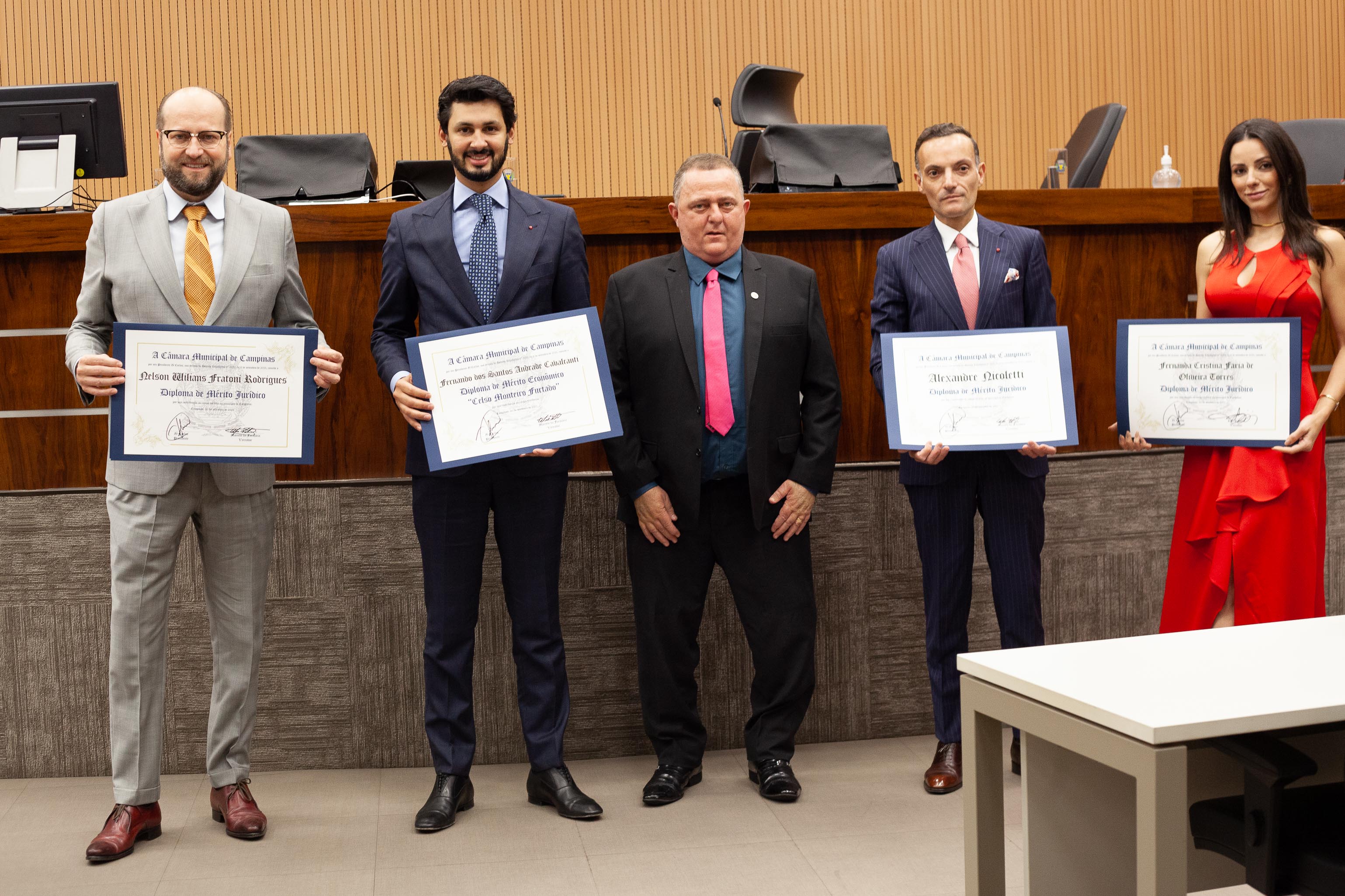 Nelson Wilians Advogados recebe homenagem na Câmara